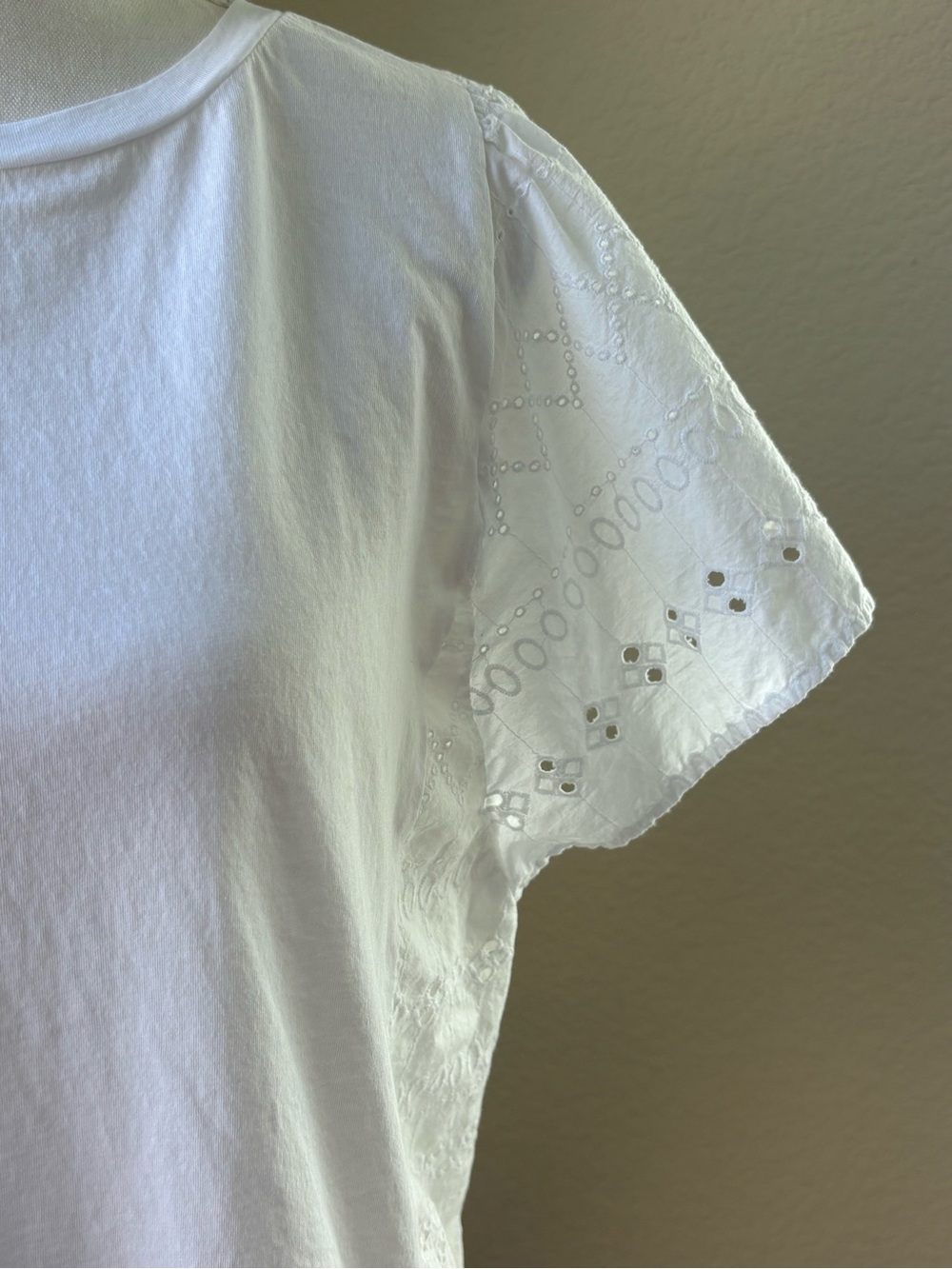 LOFT Women's White Tee with Embroidered Detail, Size M - Picture 5 of 7